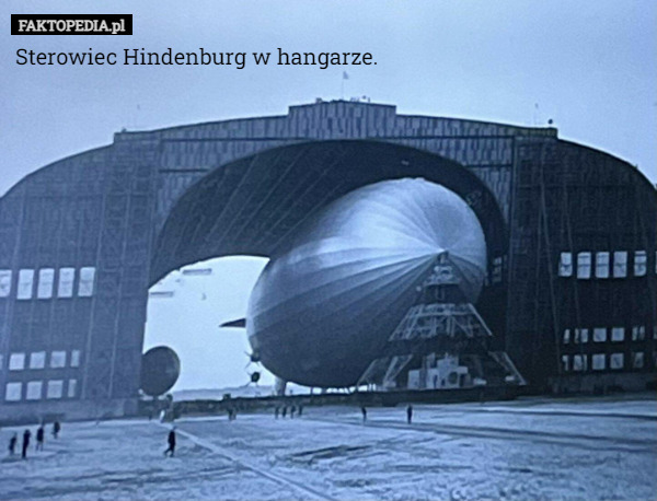 Sterowiec Hindenburg w hangarze. 