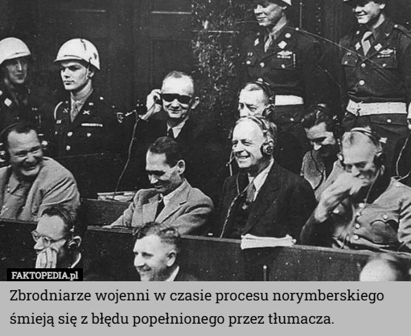 Zbrodniarze wojenni w czasie procesu norymberskiego śmieją się z błędu popełnionego przez tłumacza. 
