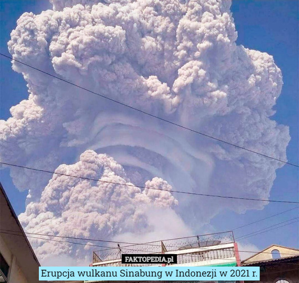 Erupcja wulkanu Sinabung w Indonezji w 2021 r. 