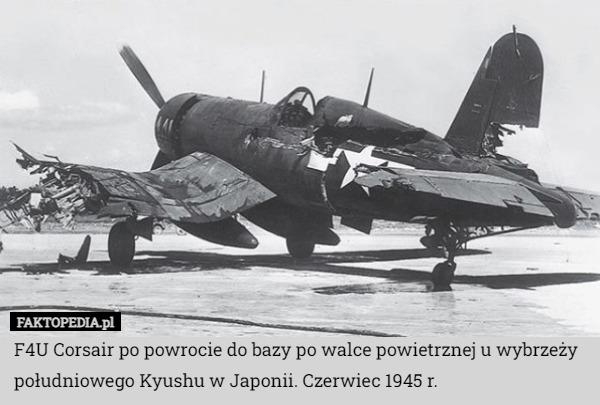 F4U Corsair po powrocie do bazy po walce powietrznej u wybrzeży południowego Kyushu w Japonii. Czerwiec 1945 r. 