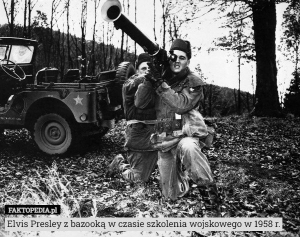 Elvis Presley z bazooką w czasie szkolenia wojskowego w 1958 r. 