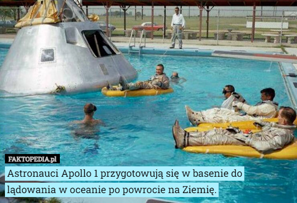 Astronauci Apollo 1 przygotowują się w basenie do lądowania w oceanie po powrocie na Ziemię. 
