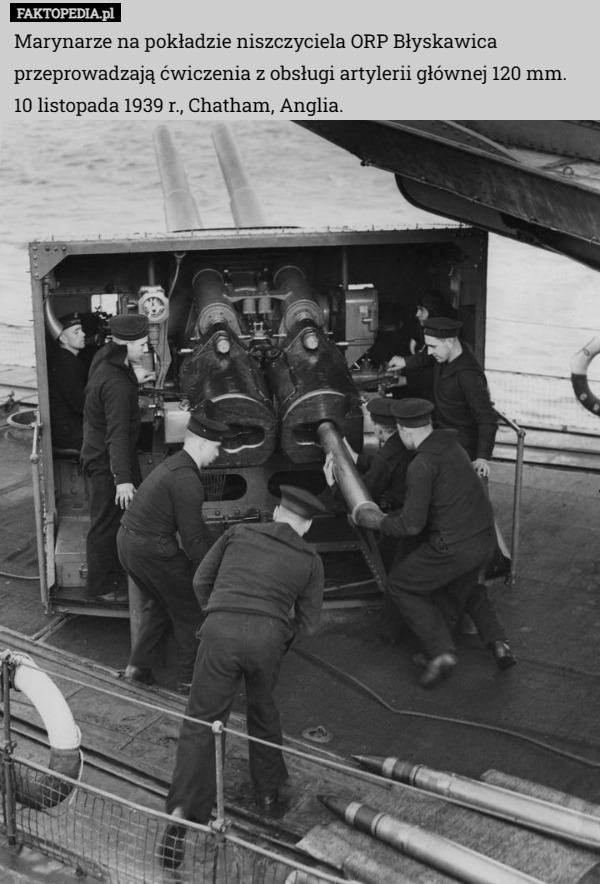 Marynarze na pokładzie niszczyciela ORP Błyskawica przeprowadzają ćwiczenia z obsługi artylerii głównej 120 mm.
10 listopada 1939 r., Chatham, Anglia. 